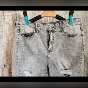 Women's Gray SO Goods For Life Distressed Jeggings Size 17 33W